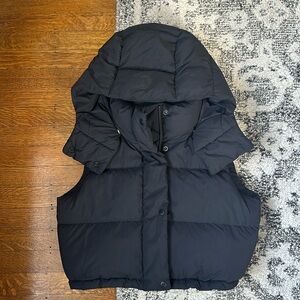 Lululemon Wunder Puff Super
Cropped Vest in Black size 2